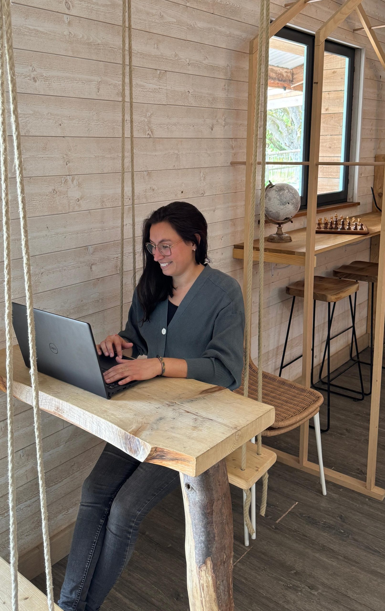Ameline Blot, assistante freelance, paramétrant un CRM pour automatiser l'expérience client d'un photographe.
